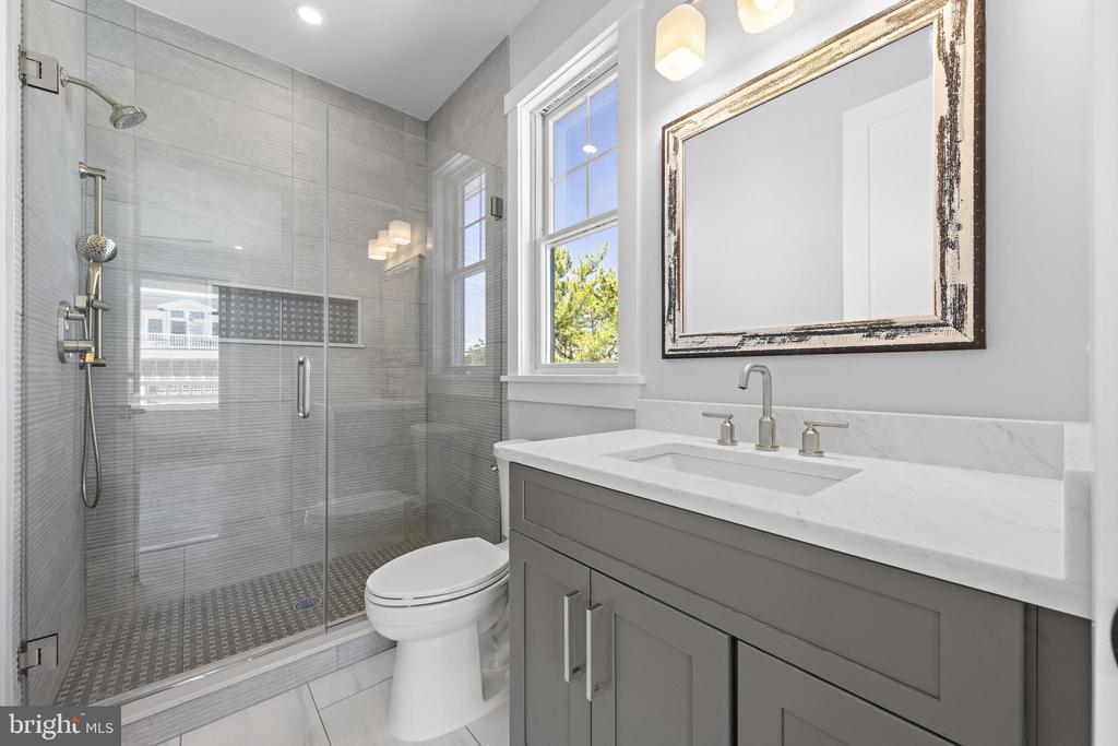 7 E 19TH STREET
