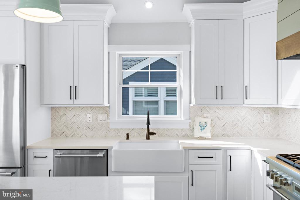 7 E 19TH STREET