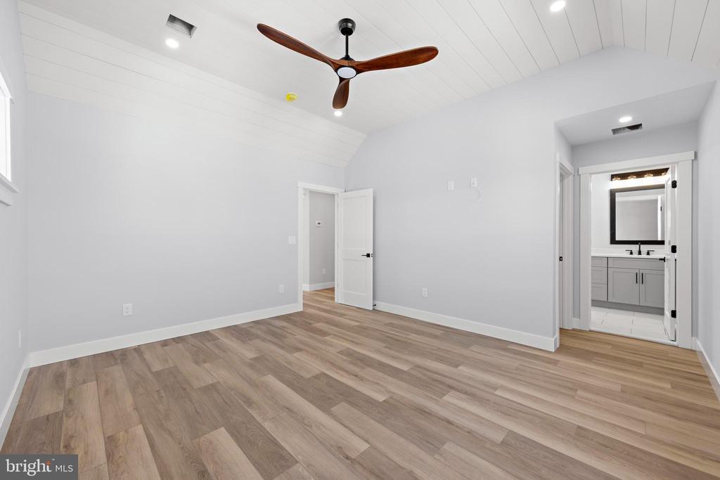 7 E 19TH STREET