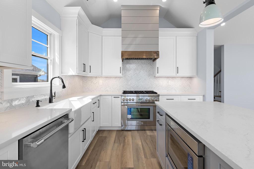 7 E 19TH STREET