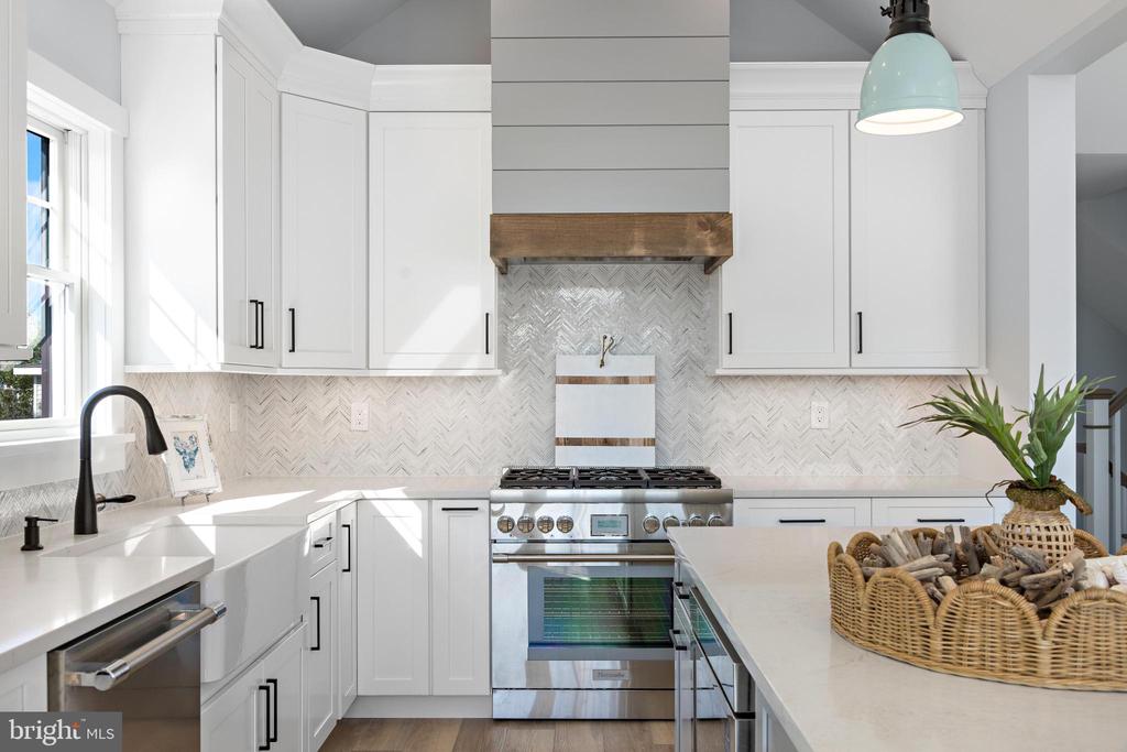 7 E 19TH STREET
