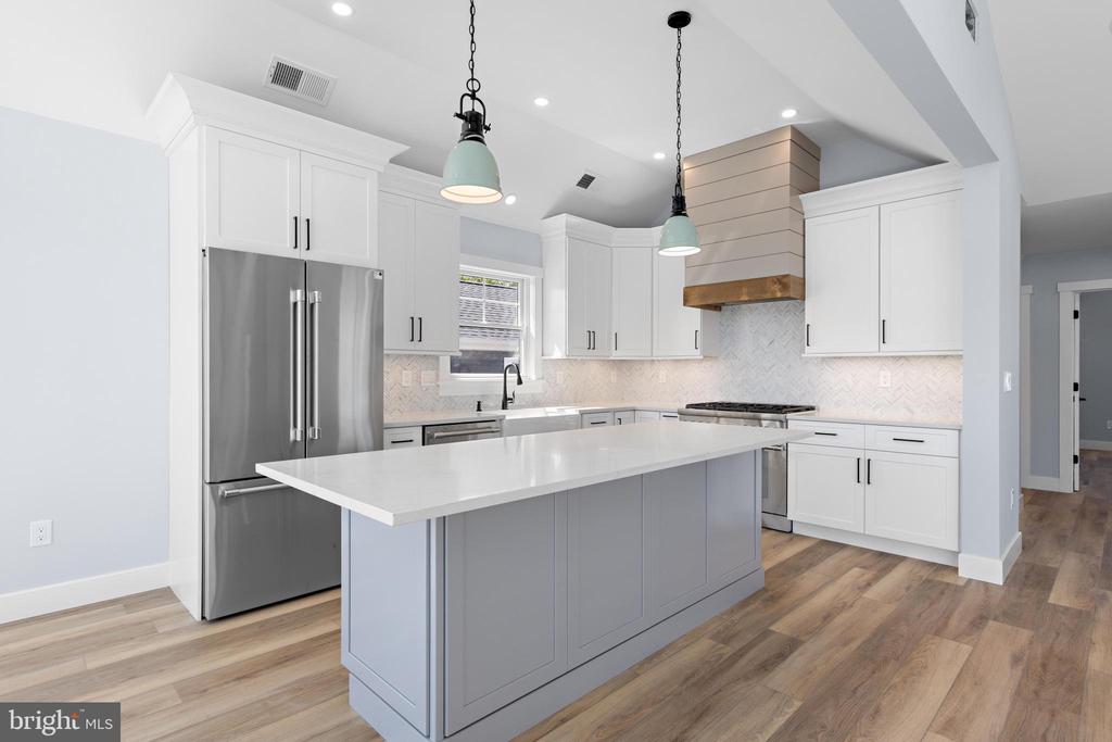 7 E 19TH STREET