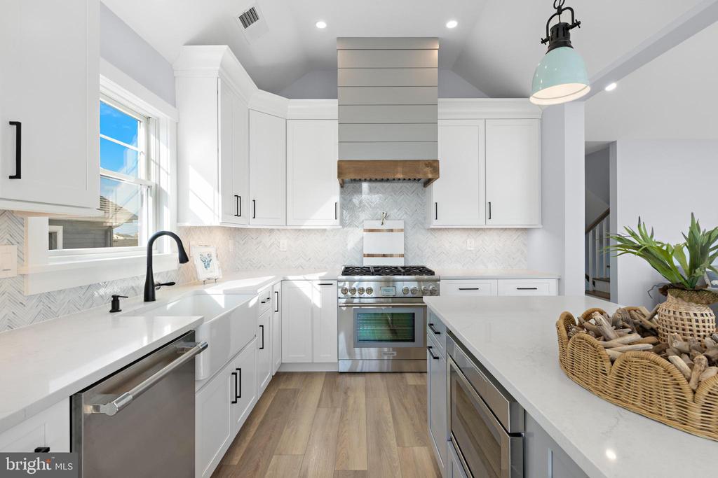 7 E 19TH STREET
