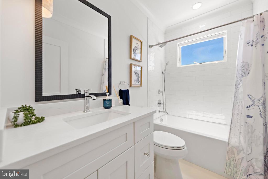 262 N 14TH STREET