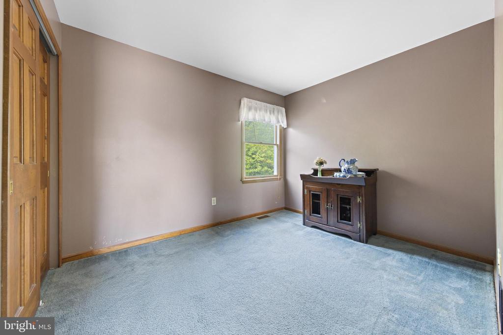146 W HOLLY LANE