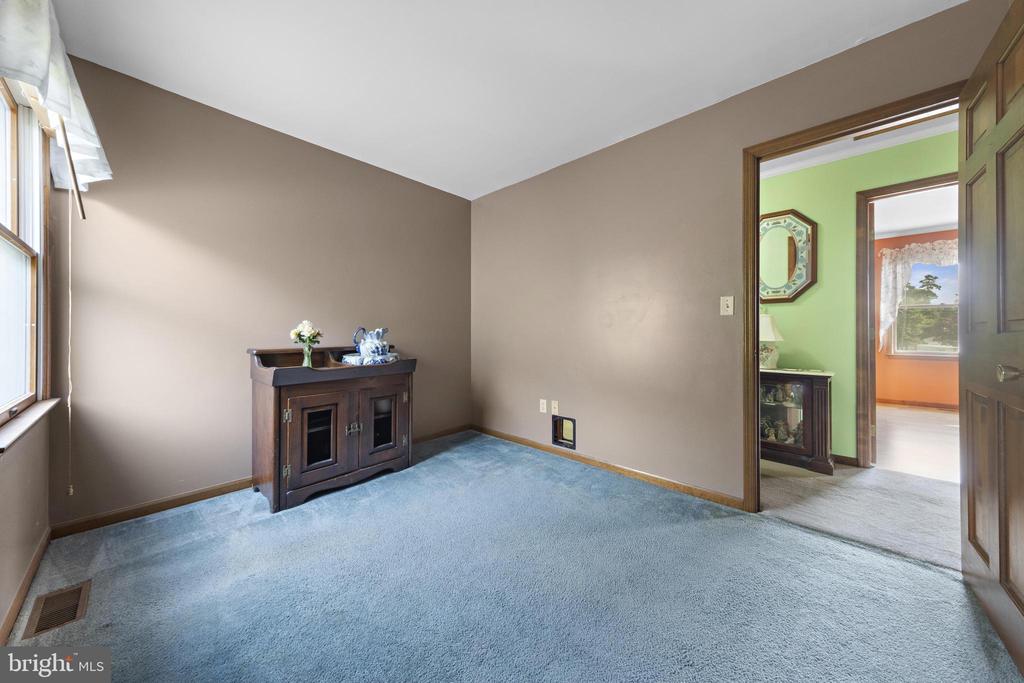 146 W HOLLY LANE