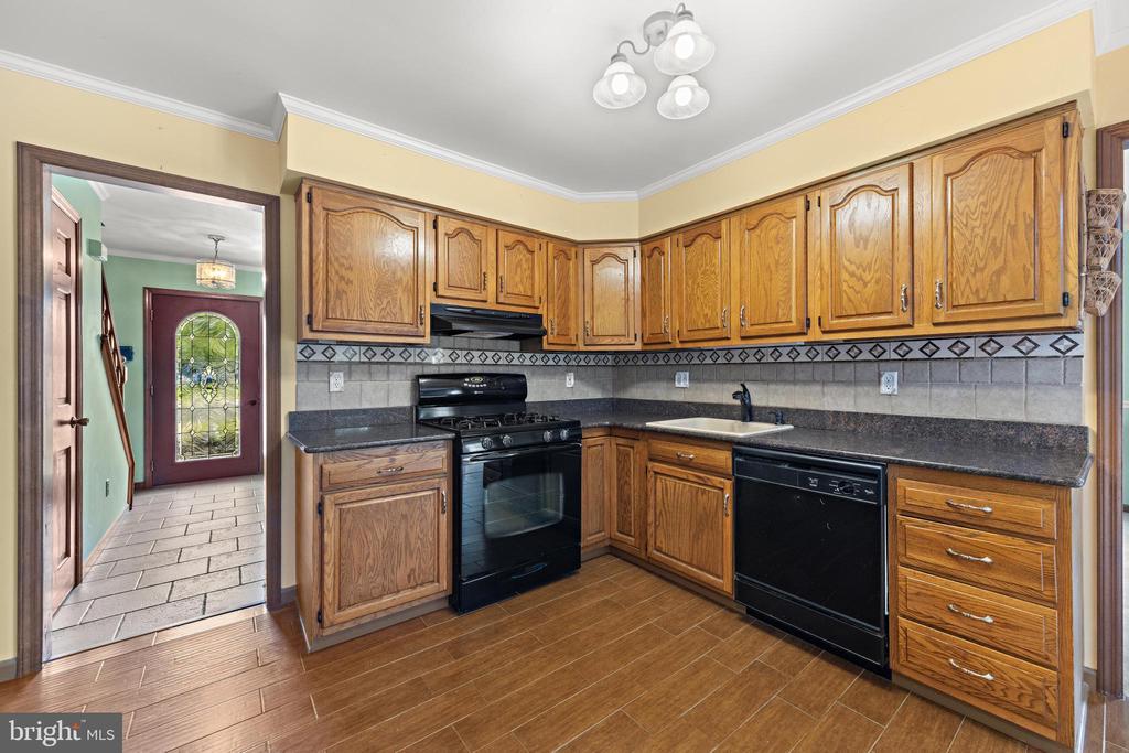 146 W HOLLY LANE