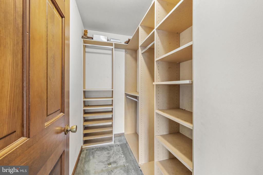 146 W HOLLY LANE