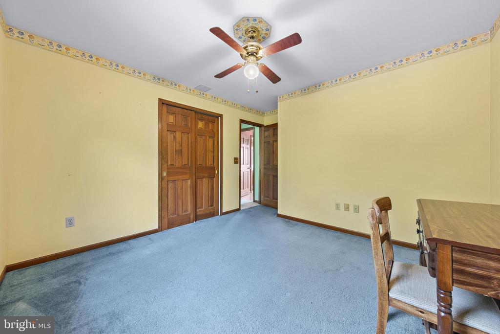 146 W HOLLY LANE