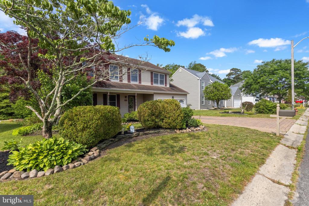146 W HOLLY LANE
