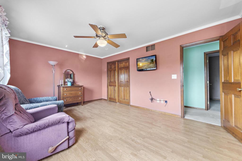 146 W HOLLY LANE