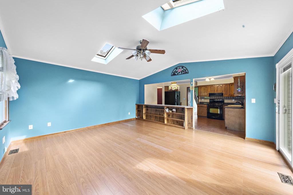 146 W HOLLY LANE