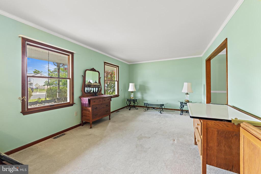 146 W HOLLY LANE