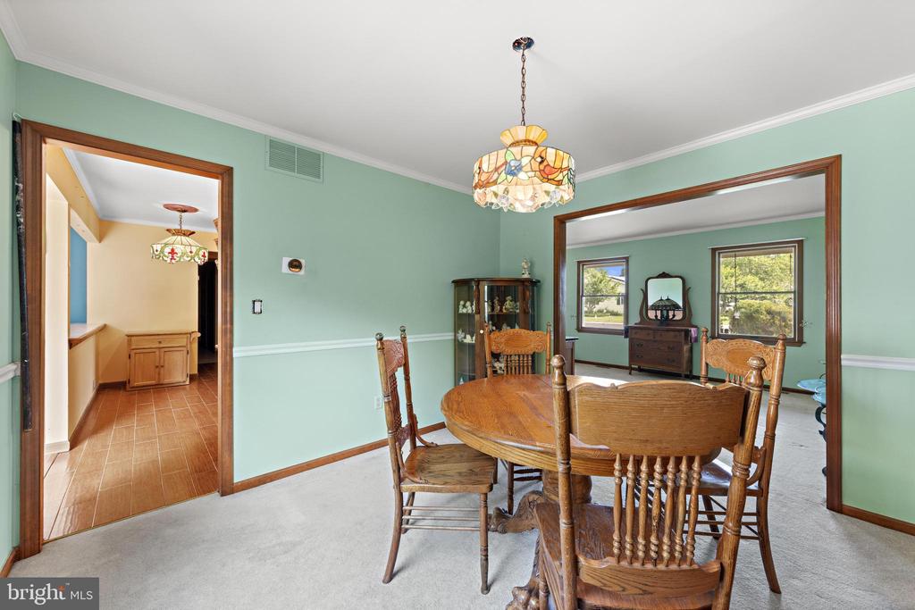 146 W HOLLY LANE