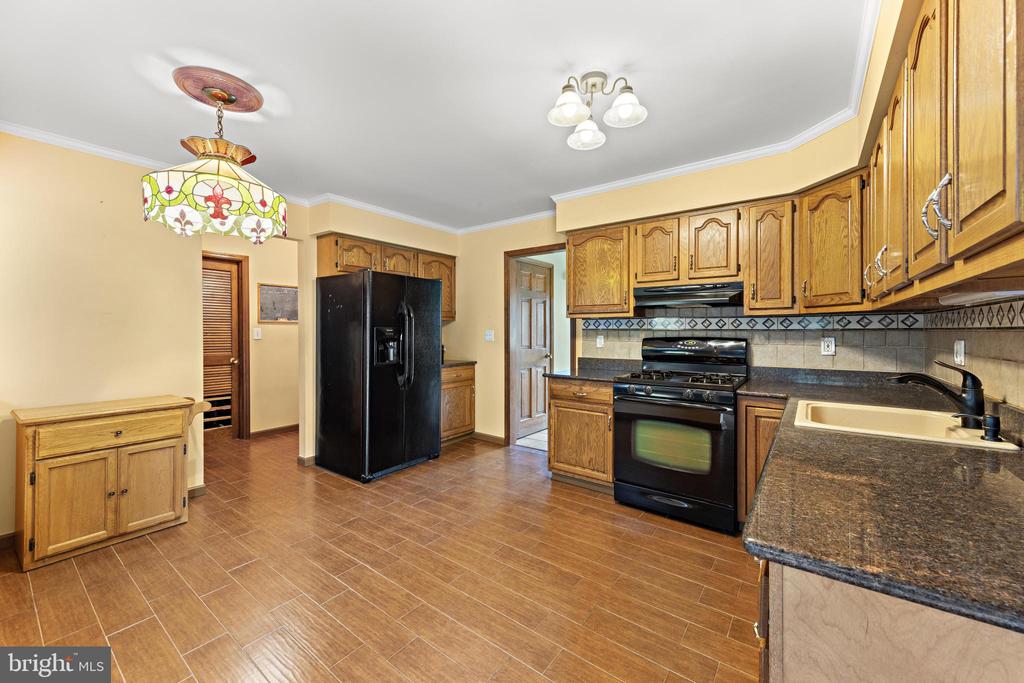 146 W HOLLY LANE