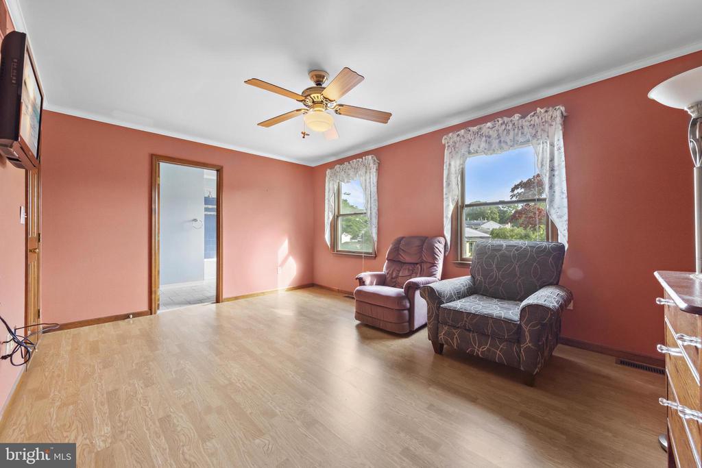146 W HOLLY LANE