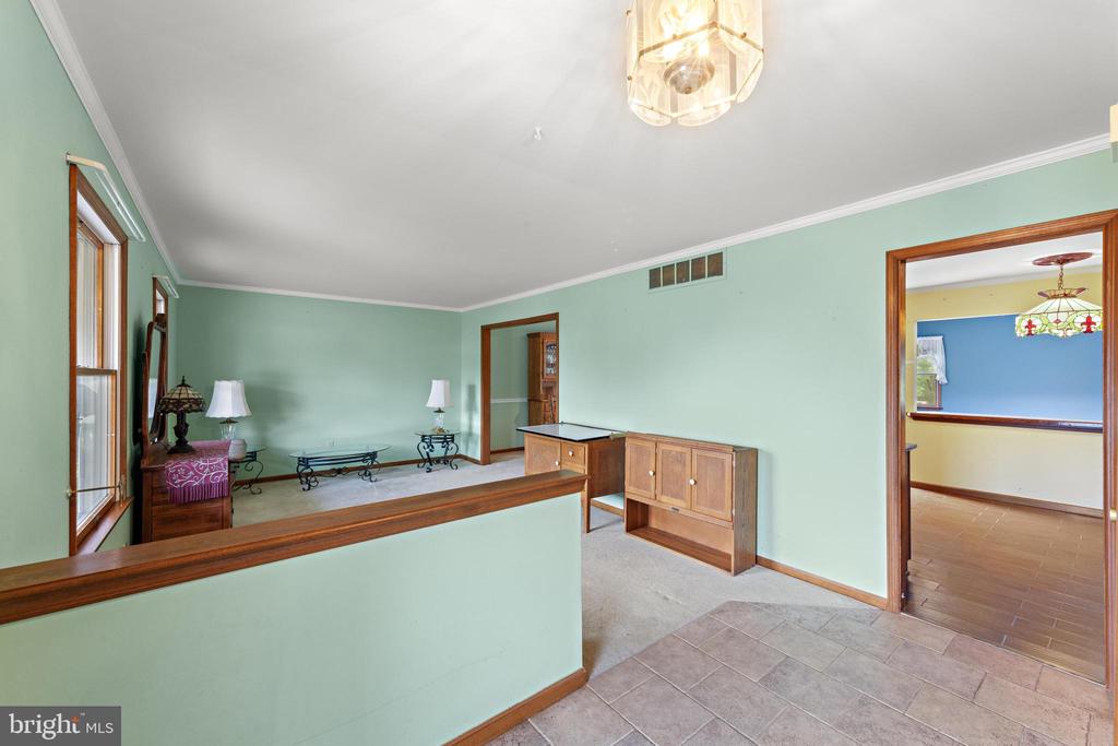 146 W HOLLY LANE
