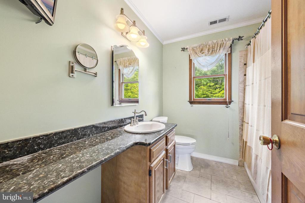 146 W HOLLY LANE
