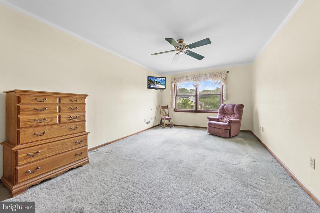 146 W HOLLY LANE