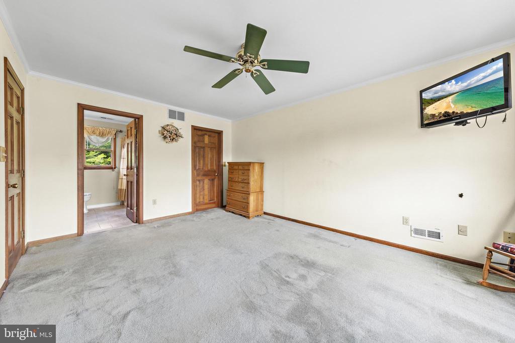 146 W HOLLY LANE