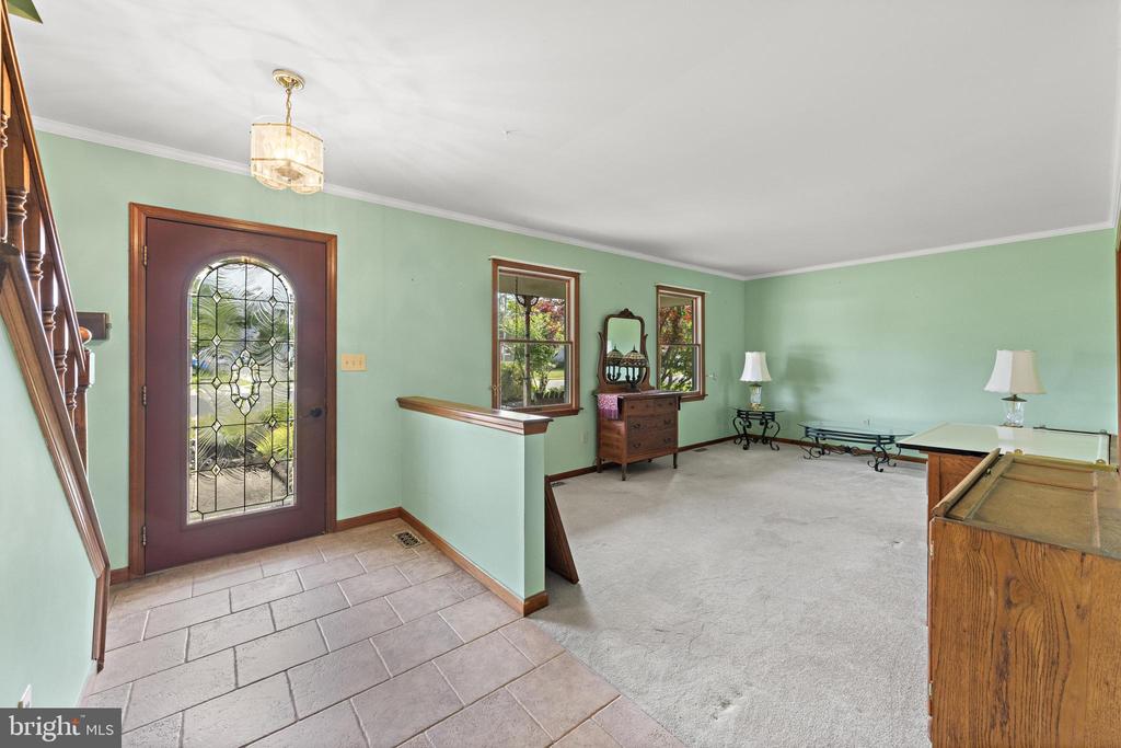 146 W HOLLY LANE