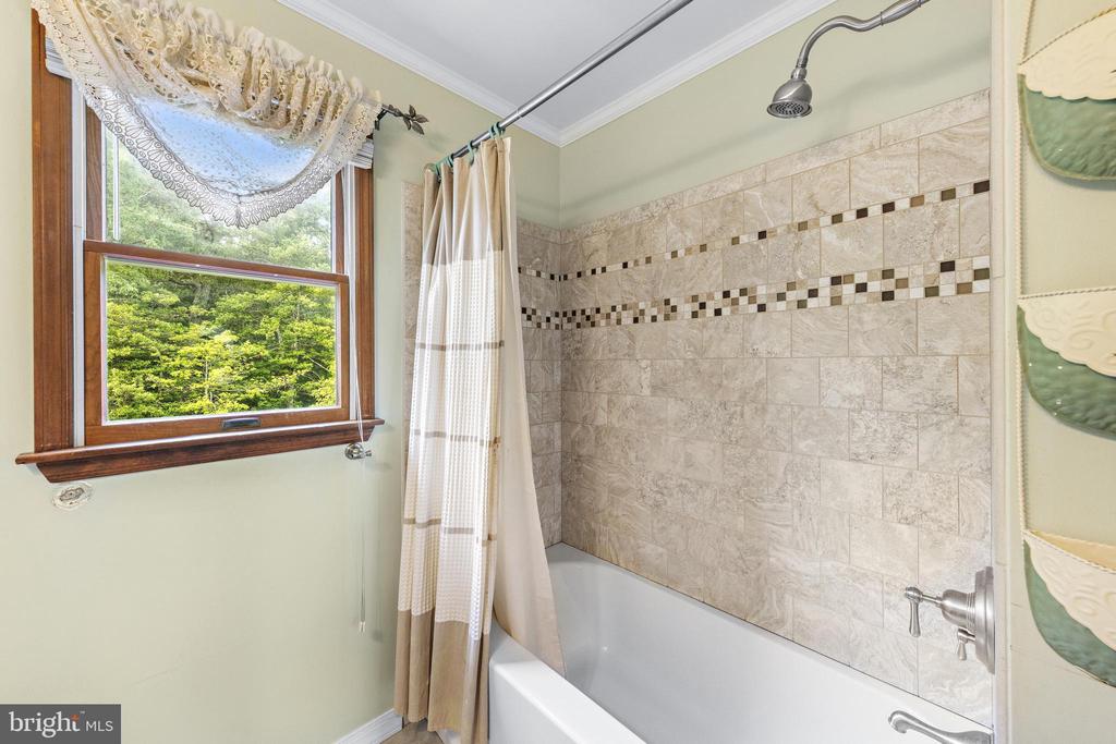 146 W HOLLY LANE
