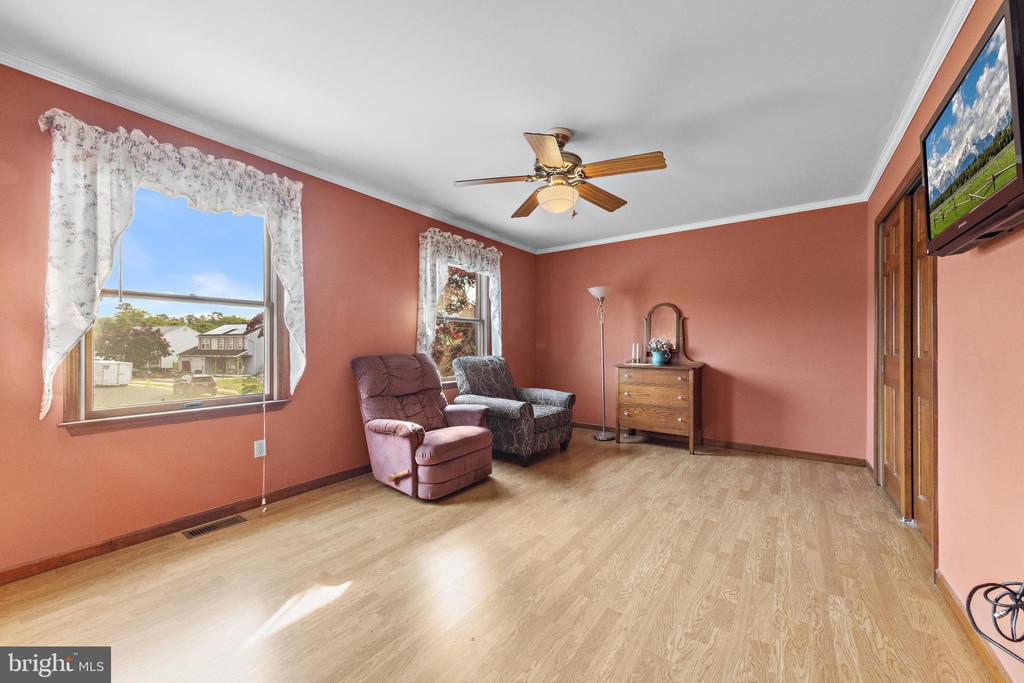 146 W HOLLY LANE