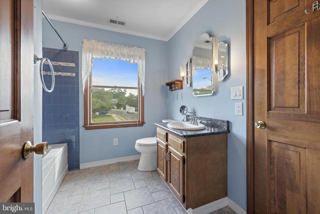 146 W HOLLY LANE