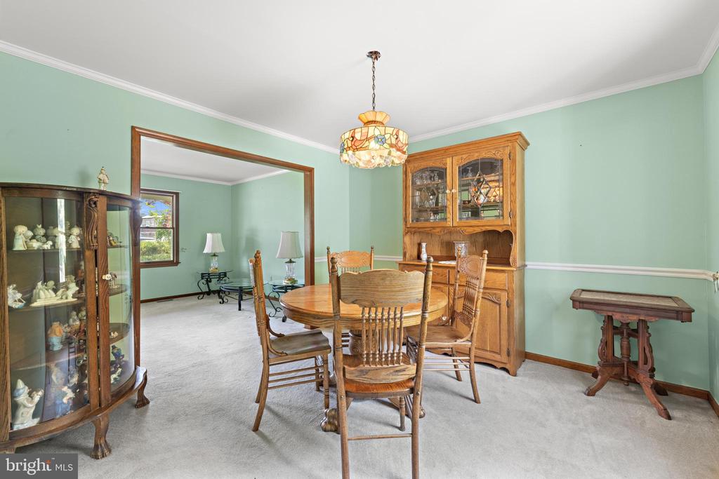 146 W HOLLY LANE