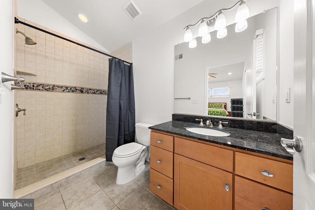 103 E LILLIE AVENUE U-B