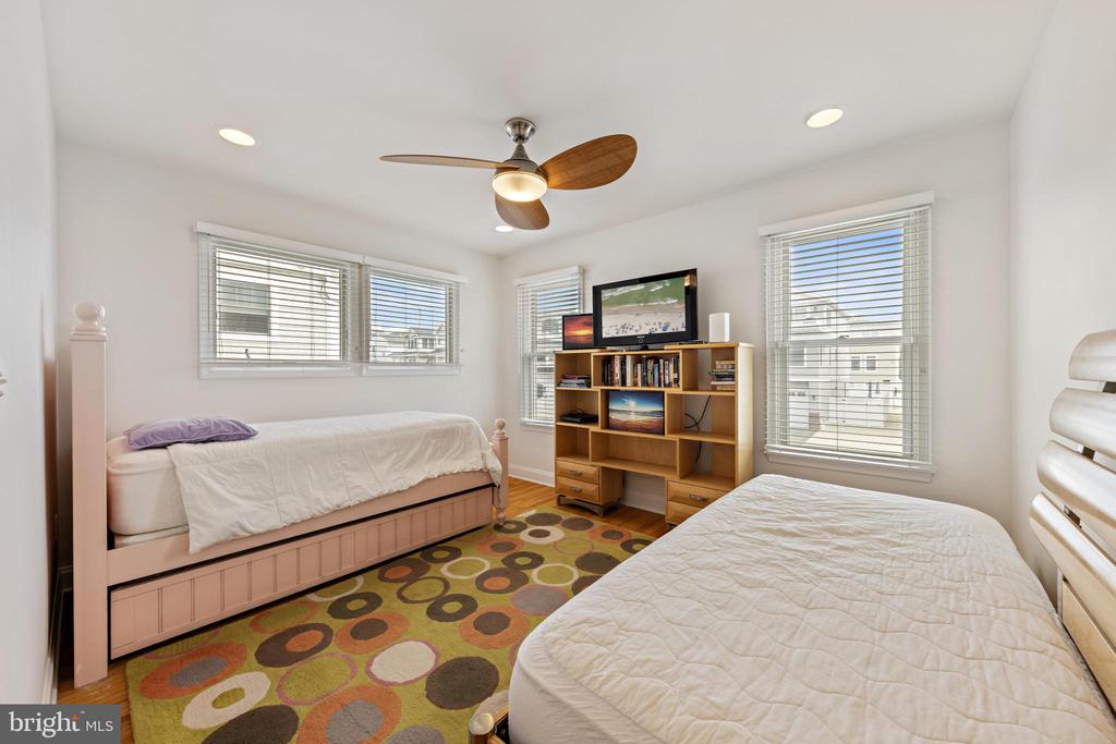 103 E LILLIE AVENUE U-B