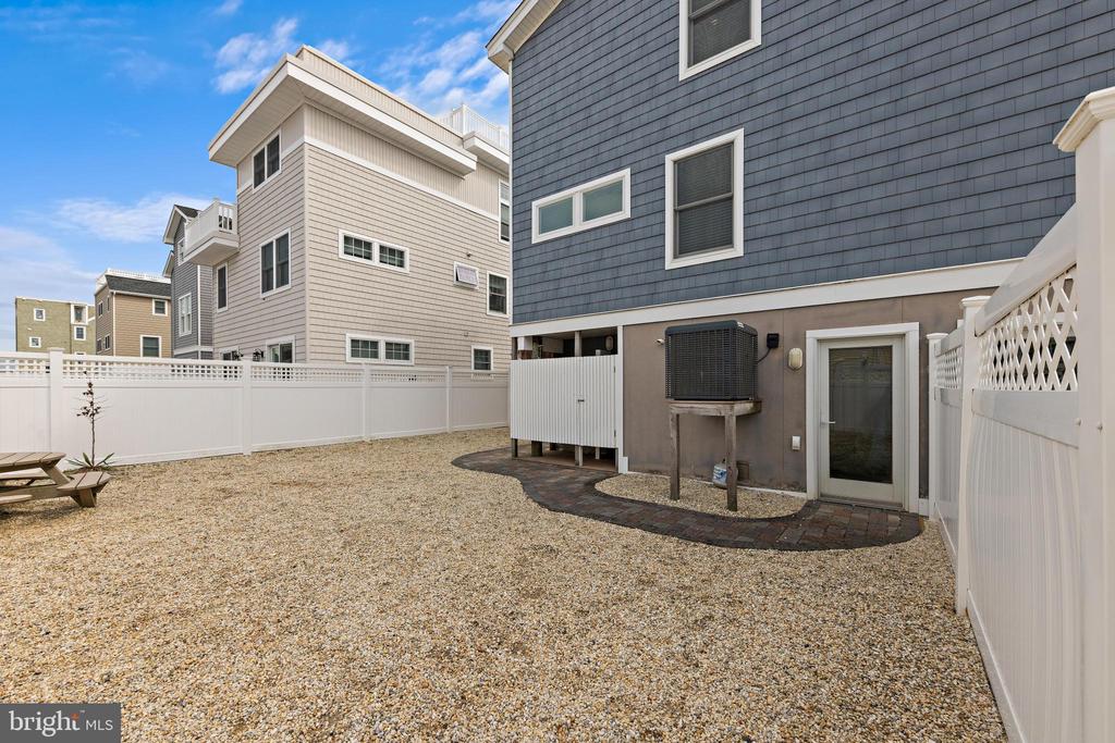 103 E LILLIE AVENUE U-B