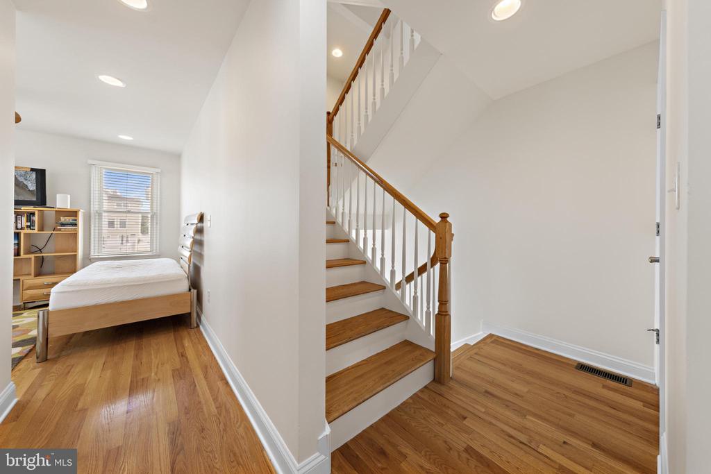 103 E LILLIE AVENUE U-B