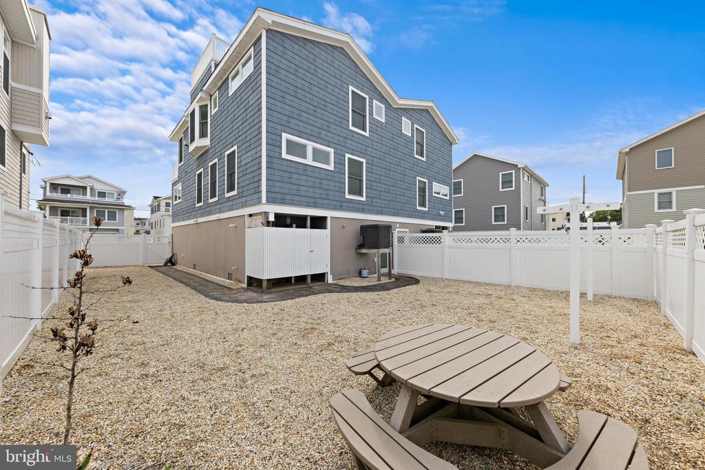 103 E LILLIE AVENUE U-B