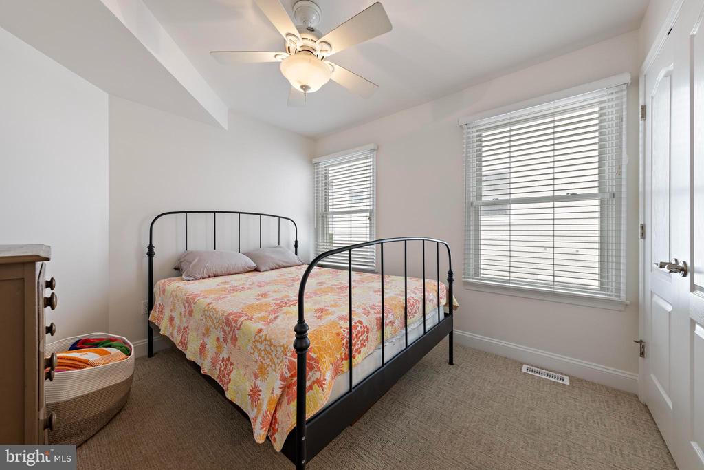 103 E LILLIE AVENUE U-B