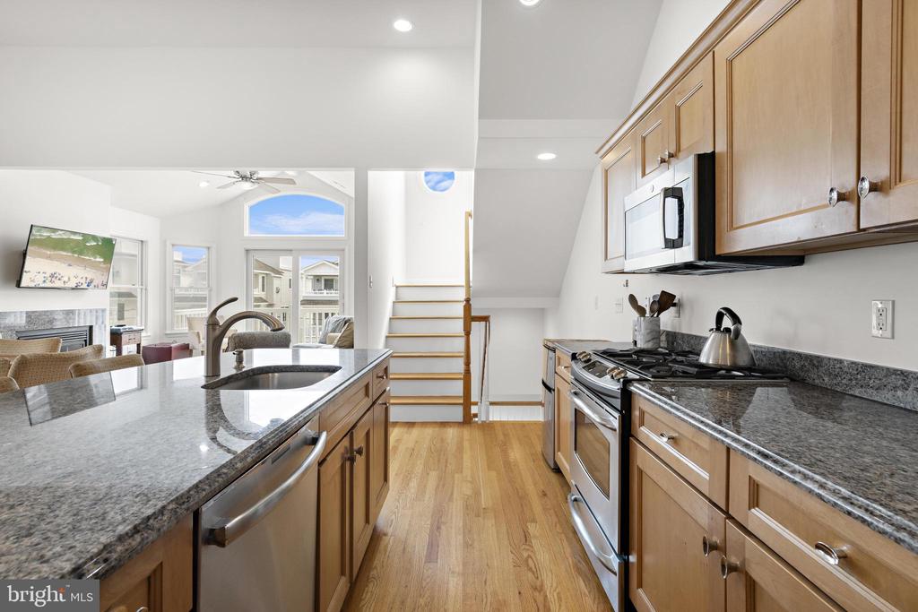 103 E LILLIE AVENUE U-B