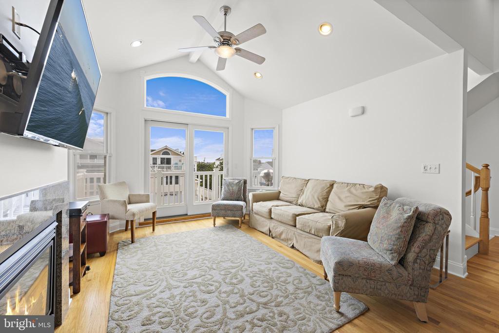 103 E LILLIE AVENUE U-B
