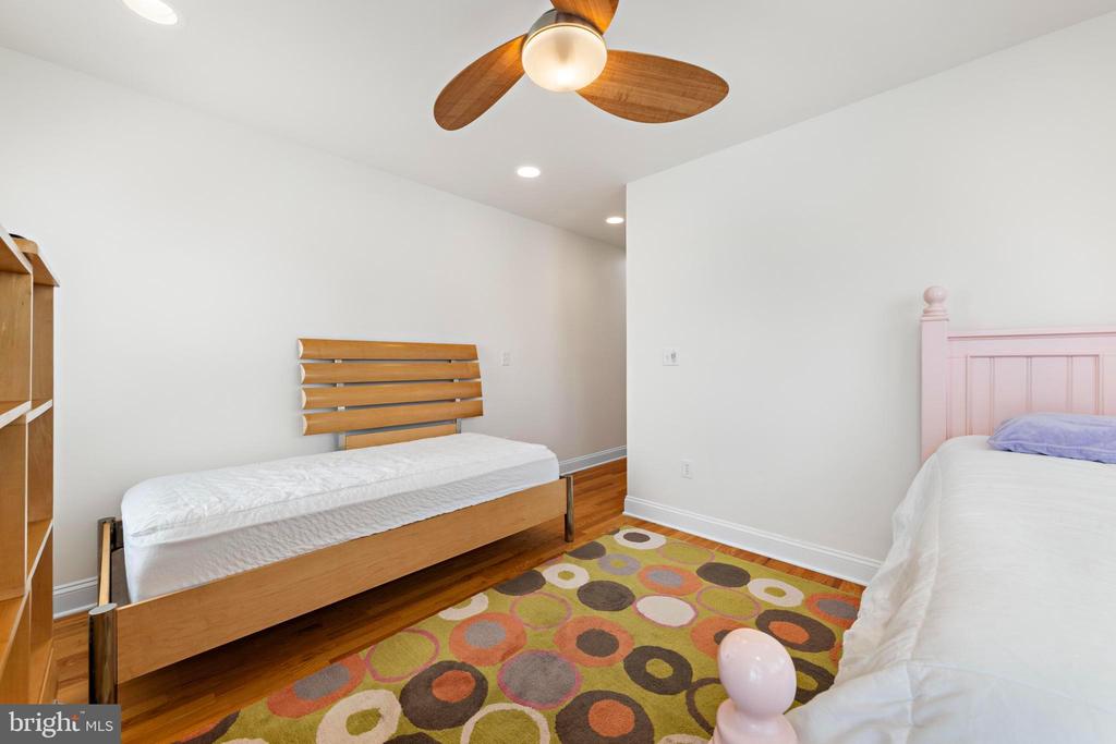 103 E LILLIE AVENUE U-B