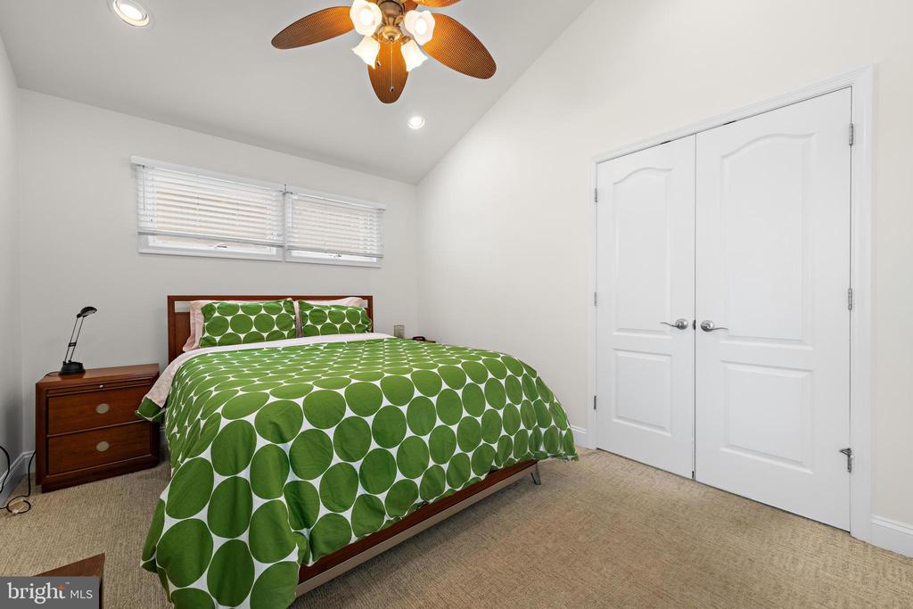 103 E LILLIE AVENUE U-B
