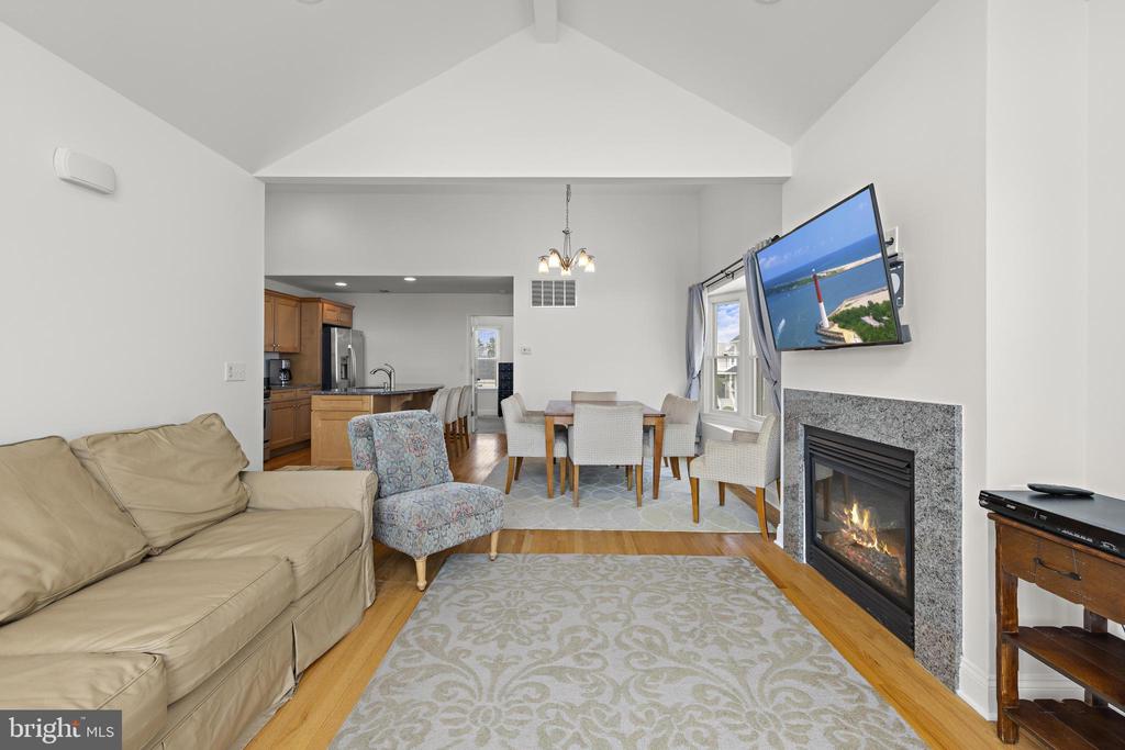 103 E LILLIE AVENUE U-B
