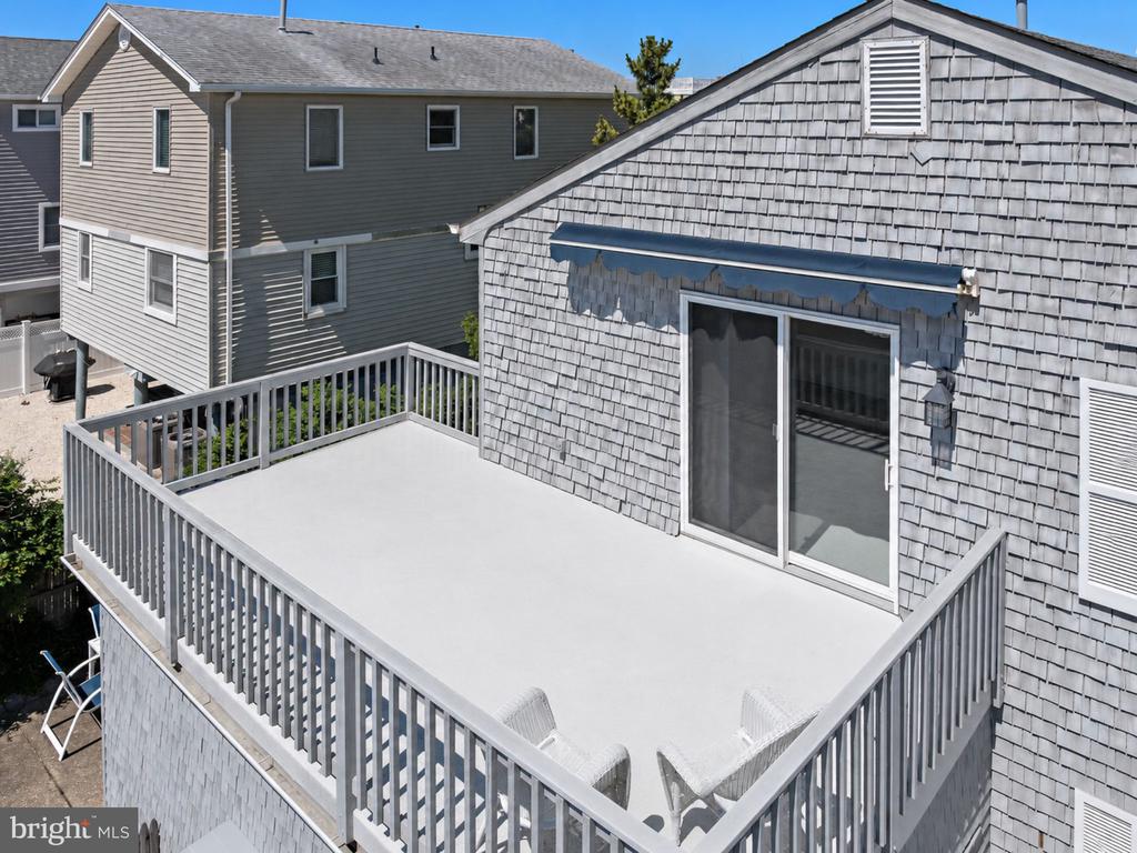 100 E TEXAS AVENUE