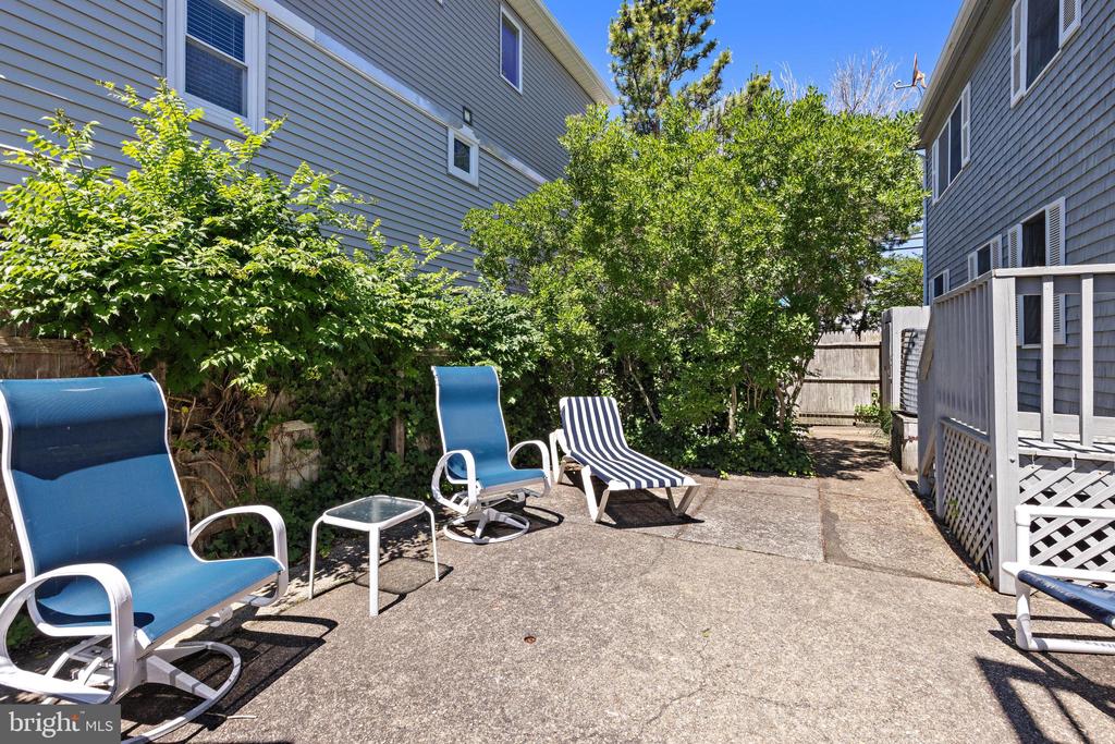 100 E TEXAS AVENUE