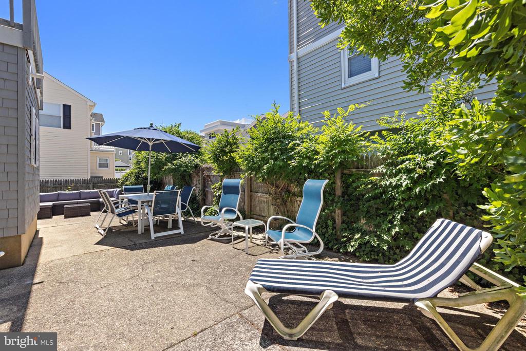100 E TEXAS AVENUE