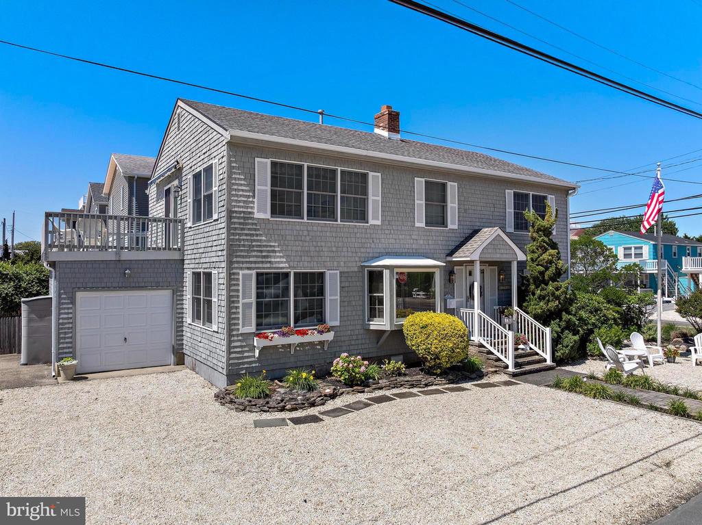 100 E TEXAS AVENUE