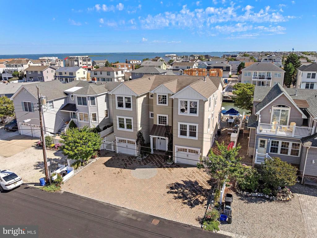 15 W RYERSON LANE