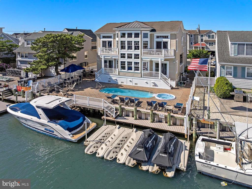 15 W RYERSON LANE