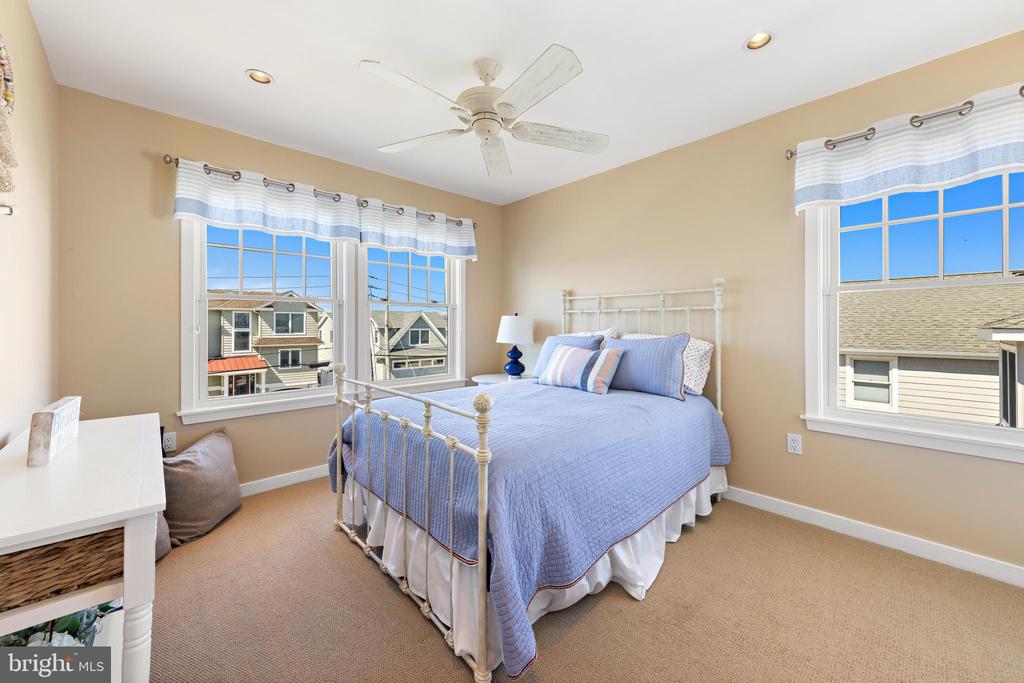 15 W RYERSON LANE