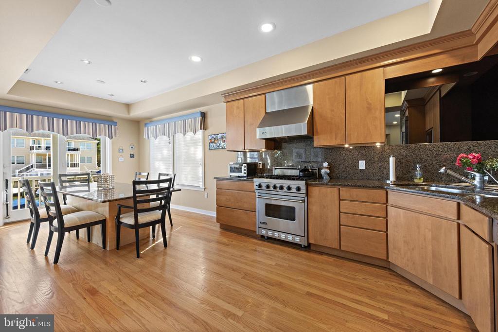 15 W RYERSON LANE