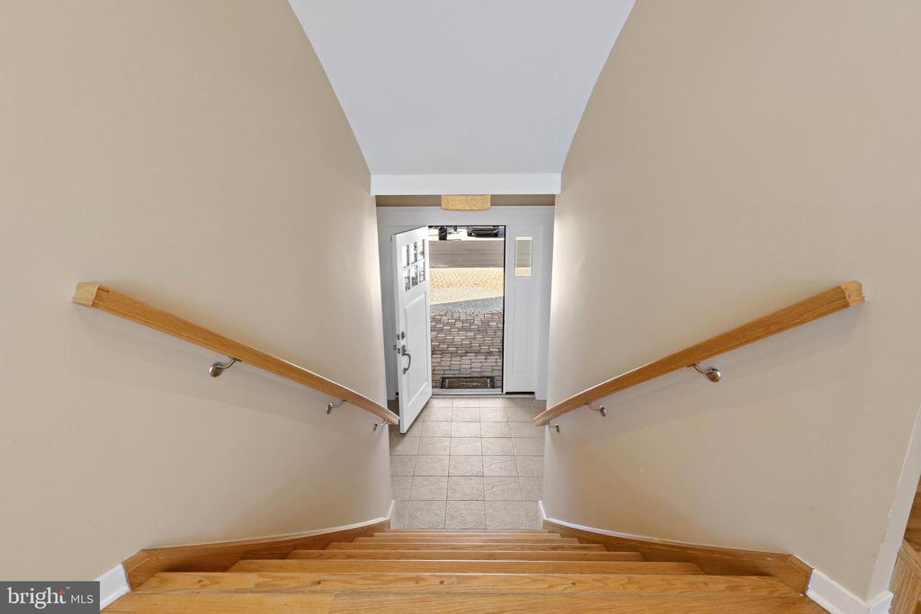 15 W RYERSON LANE