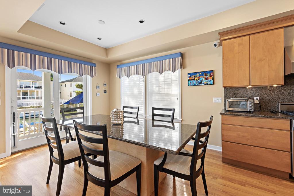 15 W RYERSON LANE